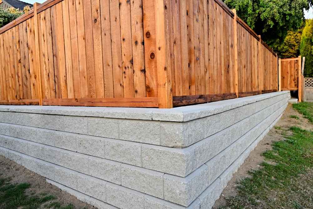 Wood vs. Vinyl Fences in Captain Cook, HI: Which One Lasts Longer?