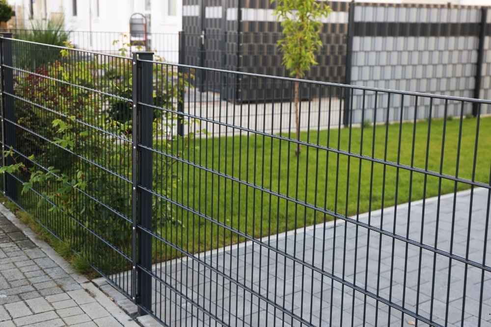 STOP! Are You Missing This VITAL Fence Permit Detail for Your Hilo Commercial Project?