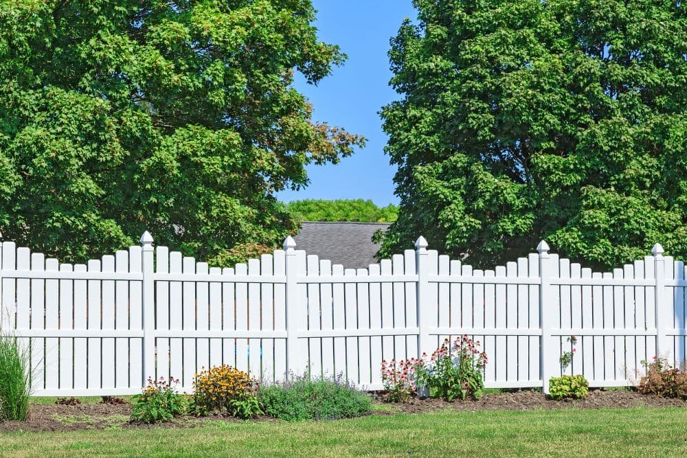 Why Hakalau Homeowners Are Upgrading to Vinyl Fencing (And You Should Too)