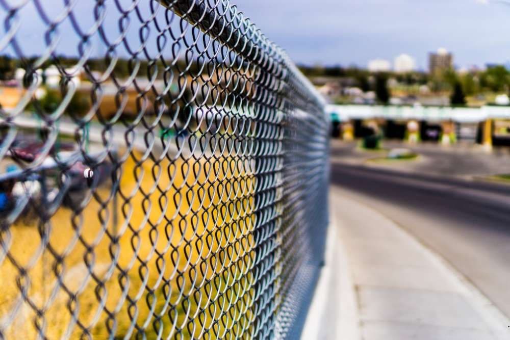 Don’t Build That Fence Until You Read This: Hawi’s Commercial Fence Maintenance Tips